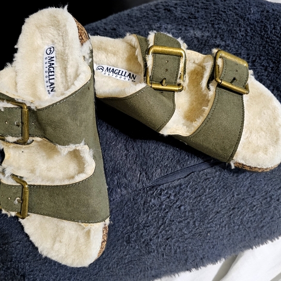 Womens sandals - Picture 2 of 3